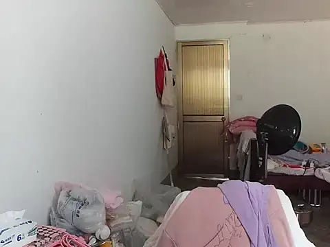 Snapshot of RebelAura chatting on May 23, 2026, 7:07 am RebelAura online show from May 23, 2026, 7:07 am