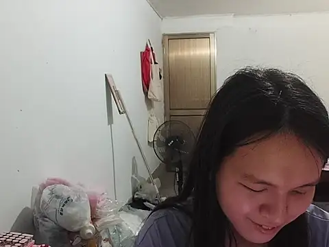 Snapshot of RebelAura chatting on April 30, 2026, 12:34 pm RebelAura online show from April 30, 2026, 12:34 pm