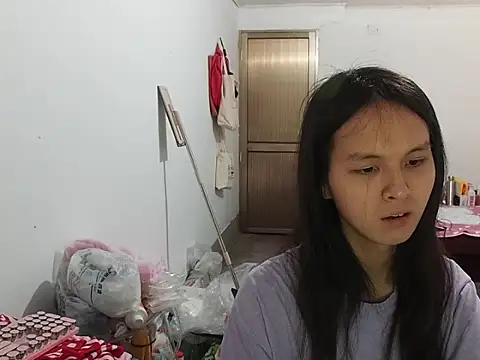Snapshot of RebelAura chatting on May 8, 2026, 6:23 pm RebelAura online show from May 8, 2026, 6:23 pm