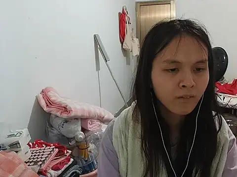 Snapshot of RebelAura chatting on June 30, 2026, 12:43 am RebelAura online show from June 30, 2026, 12:43 am
