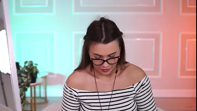 Snapshot of KarinaKokhana chatting on November 24, 2025, 9:31 am KarinaKokhana online show from November 24, 2025, 9:31 am