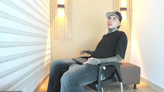 DANTE ARMSTRONG online show from December 17, 2025, 3:44 am