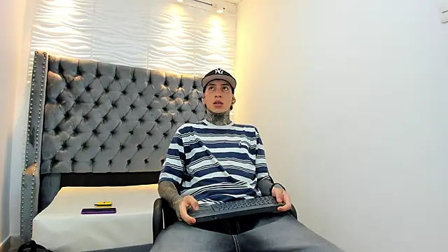 DANTE ARMSTRONG online show from December 19, 2025, 3:54 am