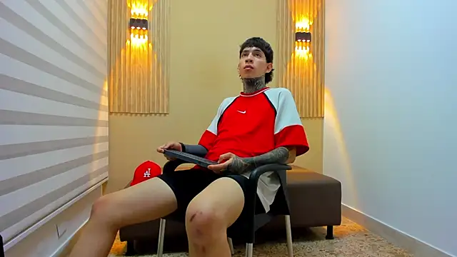 DANTE ARMSTRONG online show from November 12, 2025, 3:43 am