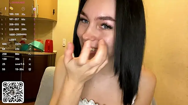 LonnaStehlik online show from November 22, 2025, 5:45 pm