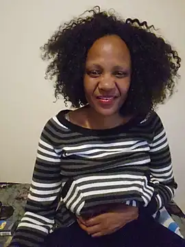 Snapshot of Mommy_Sienna chatting on May 24, 2026, 5:35 pm Mommy Sienna online show from May 24, 2026, 5:35 pm