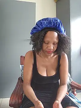 Snapshot of Mommy_Sienna chatting on May 25, 2026, 10:25 am Mommy Sienna online show from May 25, 2026, 10:25 am