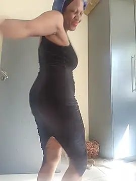 Snapshot of Mommy_Sienna chatting on June 3, 2026, 8:59 am Mommy Sienna online show from June 3, 2026, 8:59 am