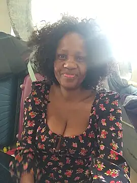Snapshot of Mommy_Sienna chatting on June 29, 2026, 6:42 am Mommy Sienna online show from June 29, 2026, 6:42 am