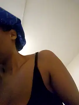 Snapshot of Mommy_Sienna chatting on April 27, 2026, 2:42 am Mommy Sienna online show from April 27, 2026, 2:42 am