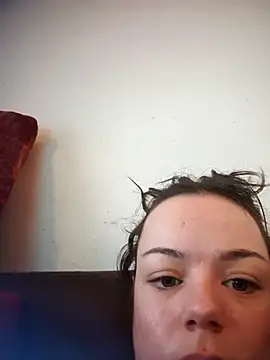 Leacouturierrr online show from November 21, 2025, 9:19 am