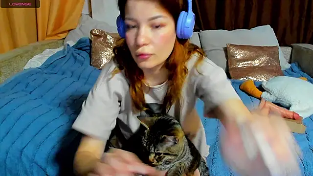 Eva purrr  online show from April 4, 2026, 1:12 am