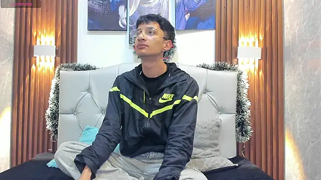 Elian Julian online show from November 22, 2025, 7:46 pm