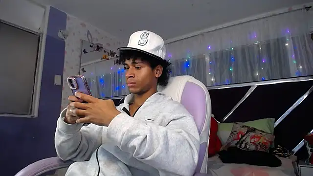Snapshot of Santy_bigcock_01 chatting on June 1, 2026, 2:50 pm Santy bigcock 01 online show from June 1, 2026, 2:50 pm
