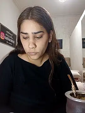 nahiarabiel33 online show from June 1, 2026, 7:57 pm