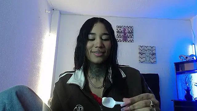 lyam ebony  online show from November 27, 2025, 4:02 am