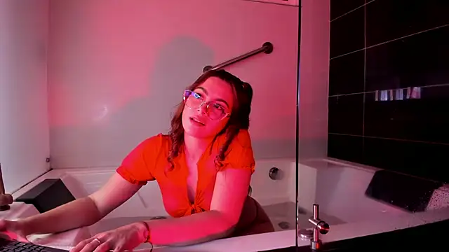 Snapshot of SaraAlvarezx chatting on June 21, 2026, 5:13 am SaraAlvarezx online show from June 21, 2026, 5:13 am