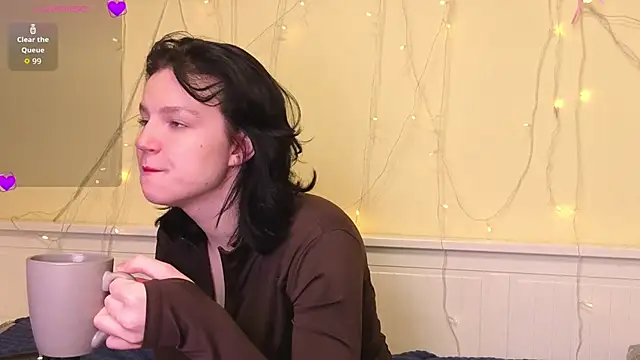 LatinaHuguenin online show from December 22, 2025, 7:08 am