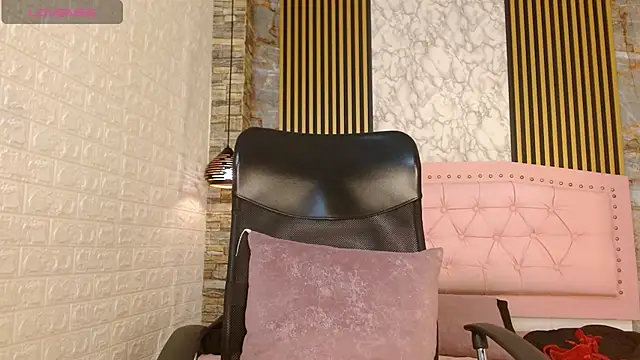 griselle rousse online show from November 30, 2025, 10:27 am