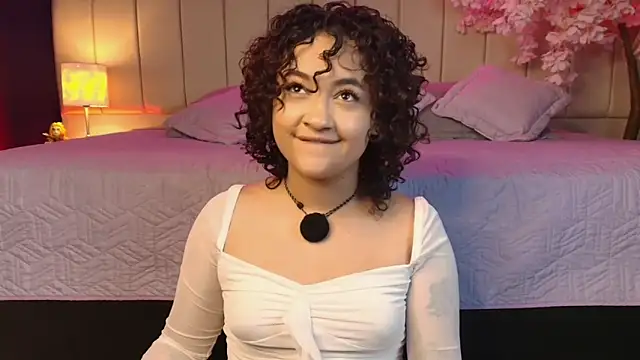  sarahRose online show from April 12, 2026, 3:54 am