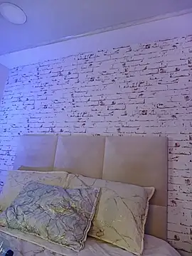 April Kay online show from November 28, 2025, 3:39 am