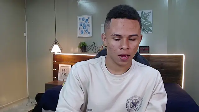 Liams18 online show from November 30, 2025, 12:50 pm