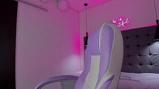 Liams18 online show from November 28, 2025, 3:39 am