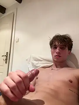 TeenNPlay online show from April 18, 2026, 5:54 am