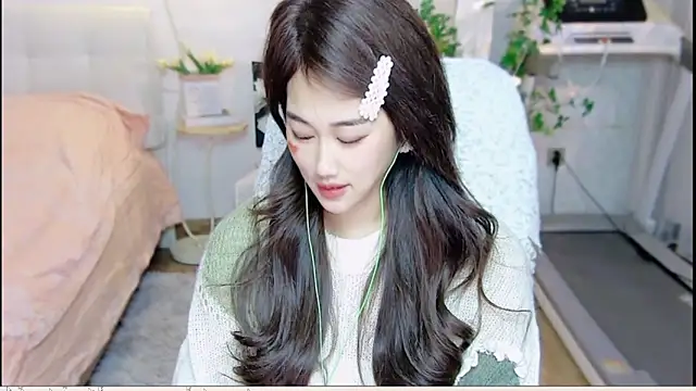 tutumissy online show from November 18, 2025, 4:43 pm