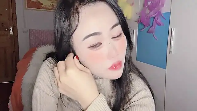 Xiaojuan61 online show from November 27, 2025, 7:42 am