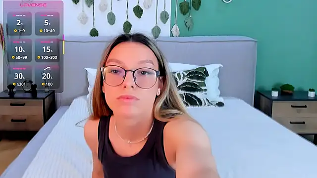 Snapshot of CindyMoriLove chatting on November 25, 2025, 2:28 pm CindyMoriLove online show from November 25, 2025, 2:28 pm