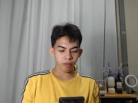 Urhotsilverboy online show from November 30, 2025, 4:08 pm