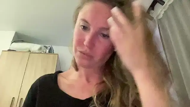 Snapshot of Ameli8 chatting on November 14, 2025, 6:00 pm Ameli8 online show from November 14, 2025, 6:00 pm