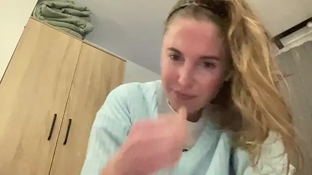 Snapshot of Ameli8 chatting on December 19, 2025, 7:05 pm Ameli8 online show from December 19, 2025, 7:05 pm