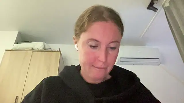 Snapshot of Ameli8 chatting on November 28, 2025, 6:19 pm Ameli8 online show from November 28, 2025, 6:19 pm