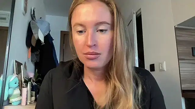 Snapshot of Ameli8 chatting on November 6, 2025, 9:24 am Ameli8 online show from November 6, 2025, 9:24 am