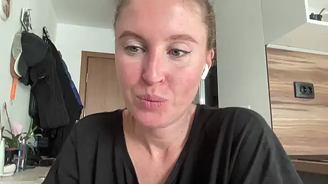 Snapshot of Ameli8 chatting on November 27, 2025, 11:10 am Ameli8 online show from November 27, 2025, 11:10 am