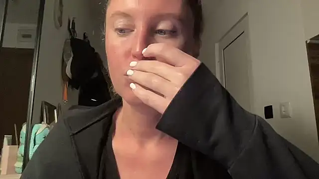 Snapshot of Ameli8 chatting on November 20, 2025, 5:02 pm Ameli8 online show from November 20, 2025, 5:02 pm