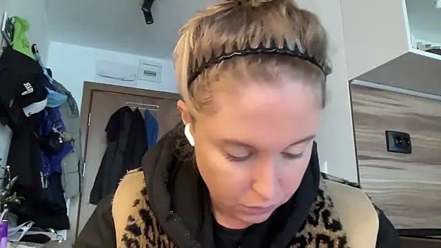 Snapshot of Ameli8 chatting on February 8, 2026, 1:20 pm Ameli8 online show from February 8, 2026, 1:20 pm