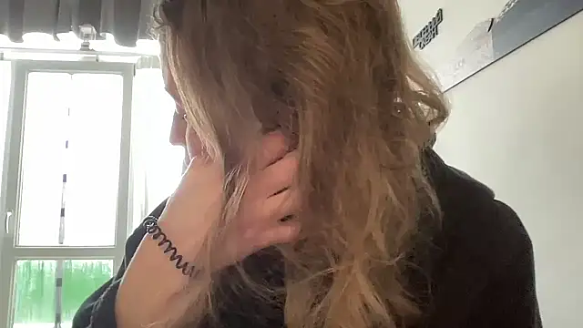 Snapshot of Ameli8 chatting on February 18, 2026, 12:12 pm Ameli8 online show from February 18, 2026, 12:12 pm