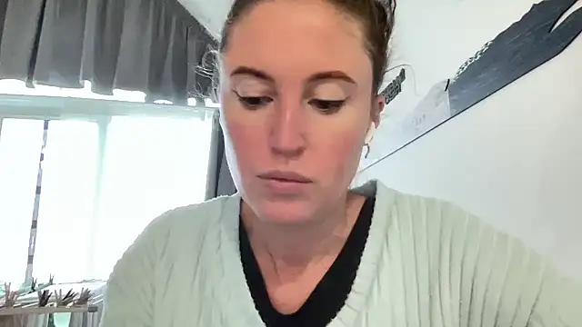 Snapshot of Ameli8 chatting on December 20, 2025, 12:08 pm Ameli8 online show from December 20, 2025, 12:08 pm