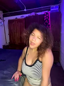 Lolavenezia online show from November 18, 2025, 11:24 am