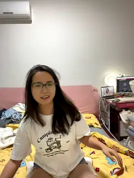 Snapshot of Hmm_0303 chatting on November 28, 2025, 2:06 pm Hmm 0303 online show from November 28, 2025, 2:06 pm