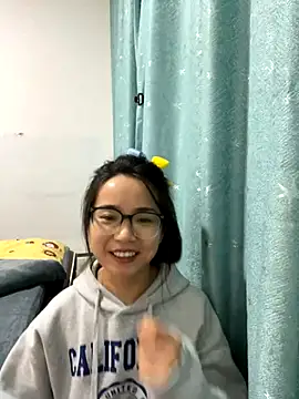 Snapshot of Hmm_0303 chatting on November 12, 2025, 2:21 pm Hmm 0303 online show from November 12, 2025, 2:21 pm