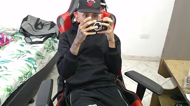 thebesthot online show from November 28, 2025, 11:10 am