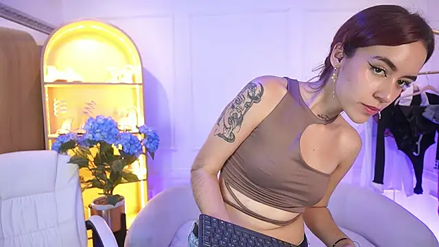 TessaaFox online show from December 13, 2025, 8:04 pm