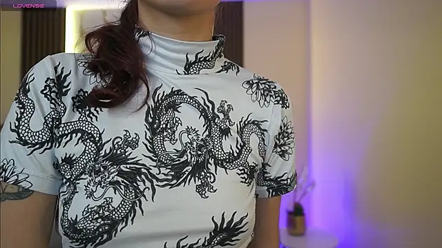 TessaaFox online show from December 18, 2025, 12:09 pm