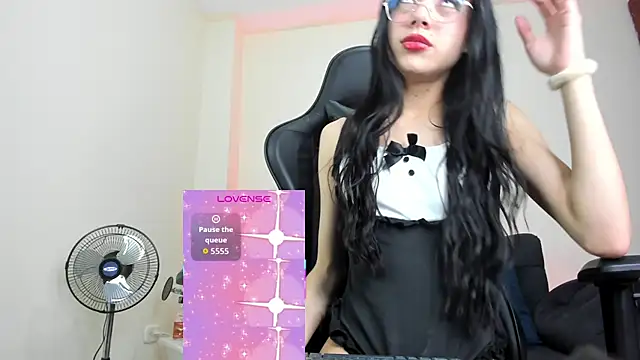 Nyra lux16 online show from November 12, 2025, 7:01 am