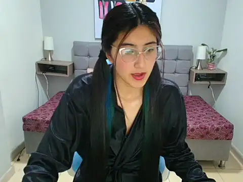 Snapshot of Violet_raine_ chatting on November 18, 2025, 12:19 pm Violet raine online show from November 18, 2025, 12:19 pm