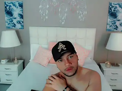 Snapshot of sebastian_cruz_ chatting on November 14, 2025, 2:21 pm sebastian cruz online show from November 14, 2025, 2:21 pm